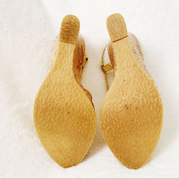 🔥 Mix & Match 2/$40 🔥 Chinese Laundry Gold Sahara Wedges - Picture 3 of 7